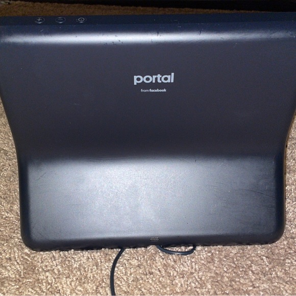 Facebook portal like brand new !! - Picture 3 of 3
